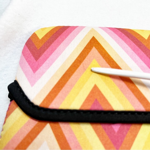 10” Reversible Tablet Sleeve “Fashion Smart” - Picture 4 of 5